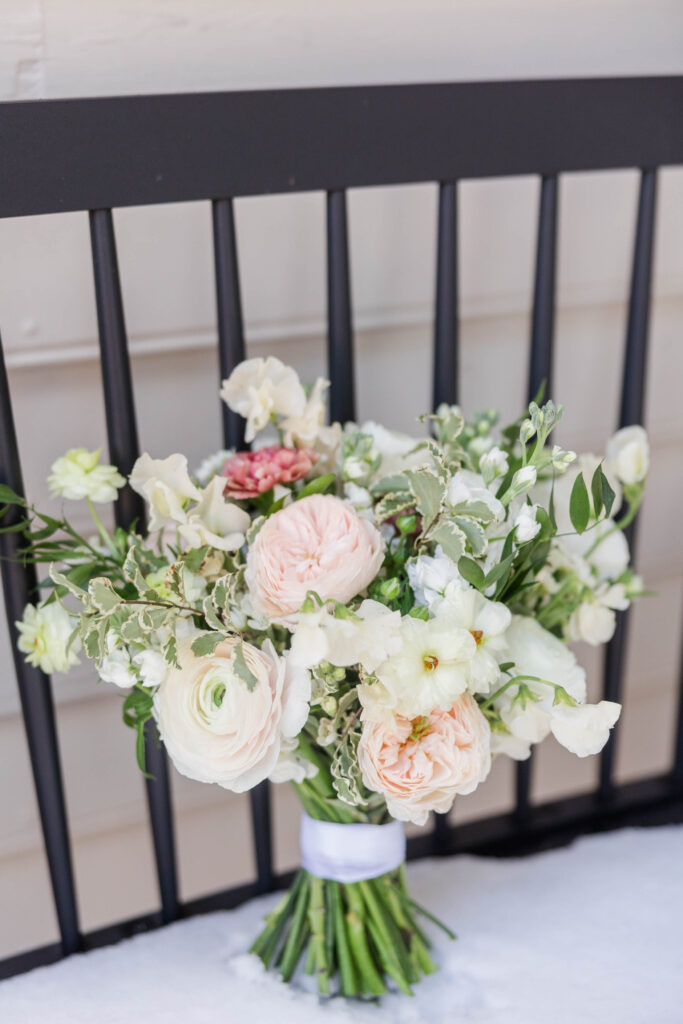 Bridal bouquet in the snow