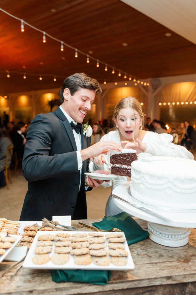 bride and groom cutting the cake 