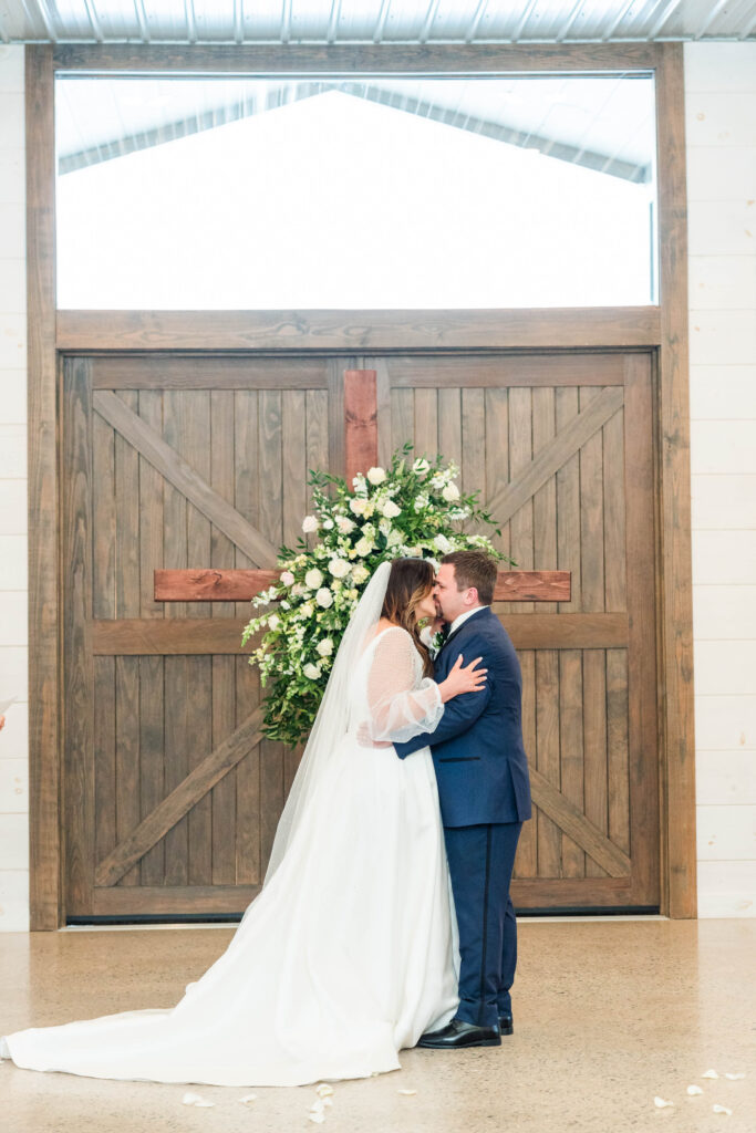 Outlook at Saddle Ridge wedding first kiss